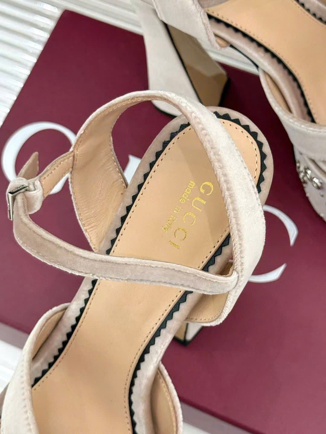 Gucci Sandal with Interlocking G Studs - Image 6