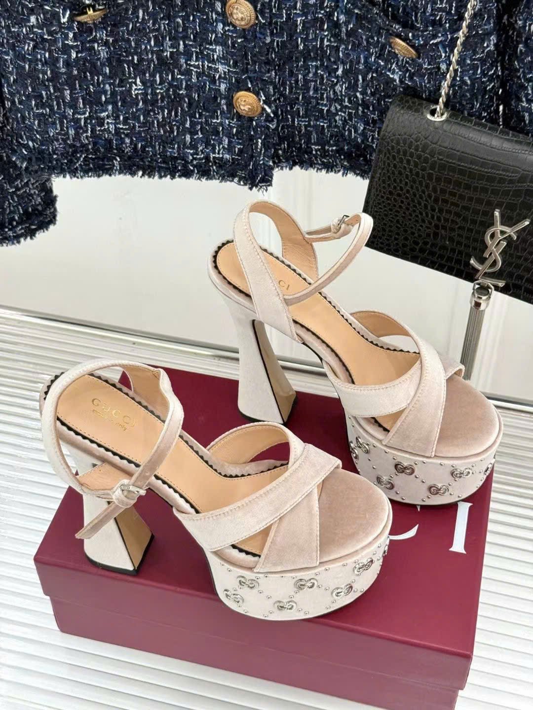 Gucci Sandal with Interlocking G Studs - Image 8