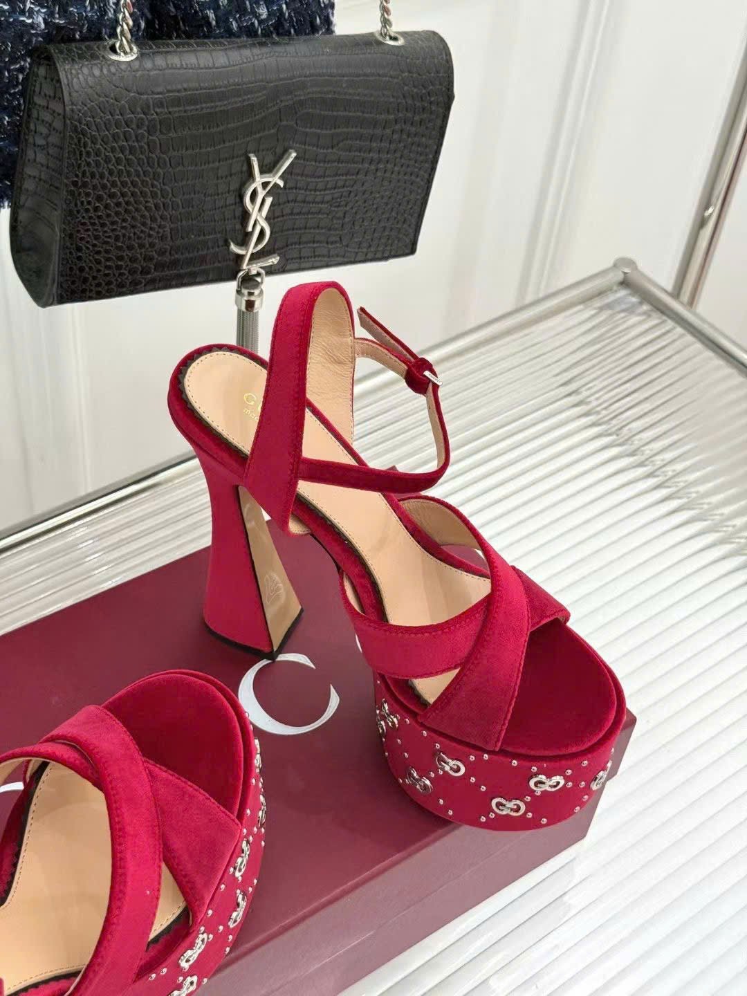 Gucci Sandal with Interlocking G Studs - Image 3
