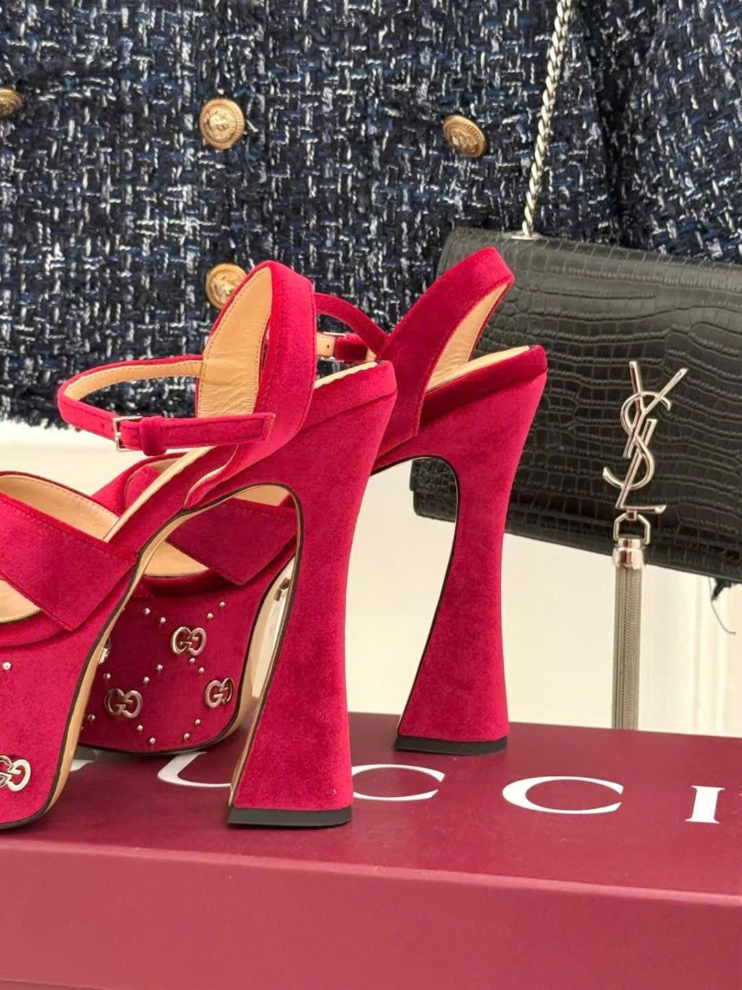 Gucci Sandal with Interlocking G Studs - Image 4