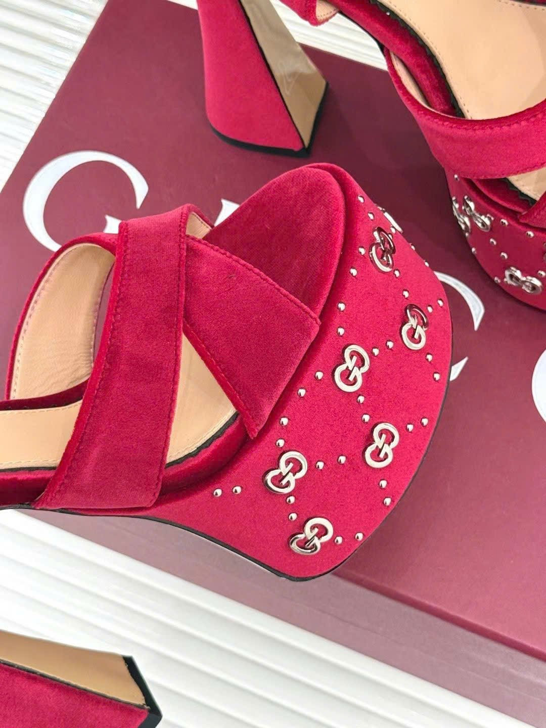 Gucci Sandal with Interlocking G Studs - Image 5