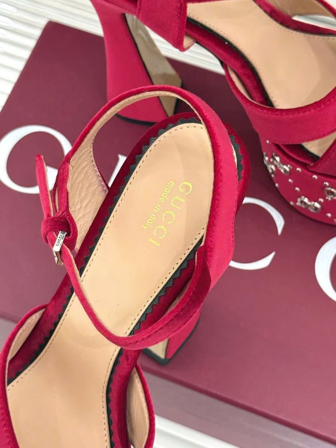 Gucci Sandal with Interlocking G Studs - Image 6