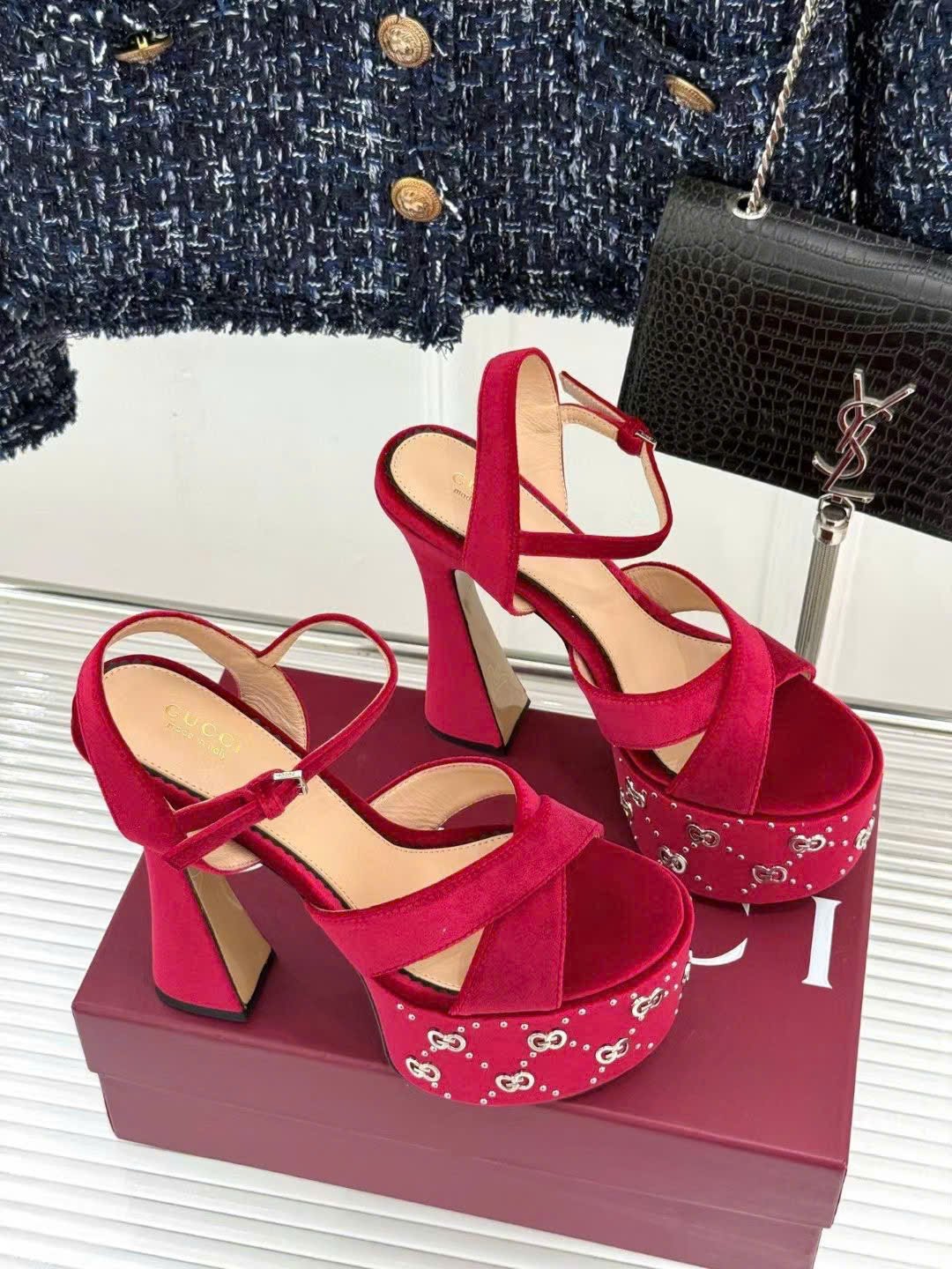 Gucci Sandal with Interlocking G Studs - Image 8
