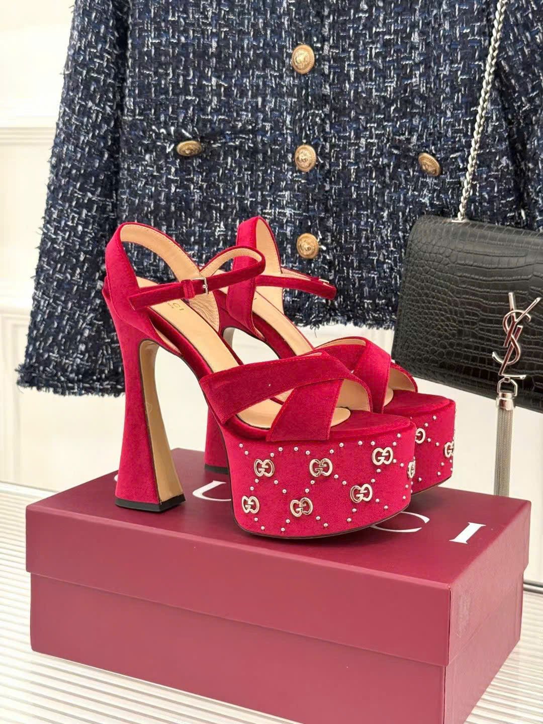 Gucci Sandal with Interlocking G Studs - Image 10