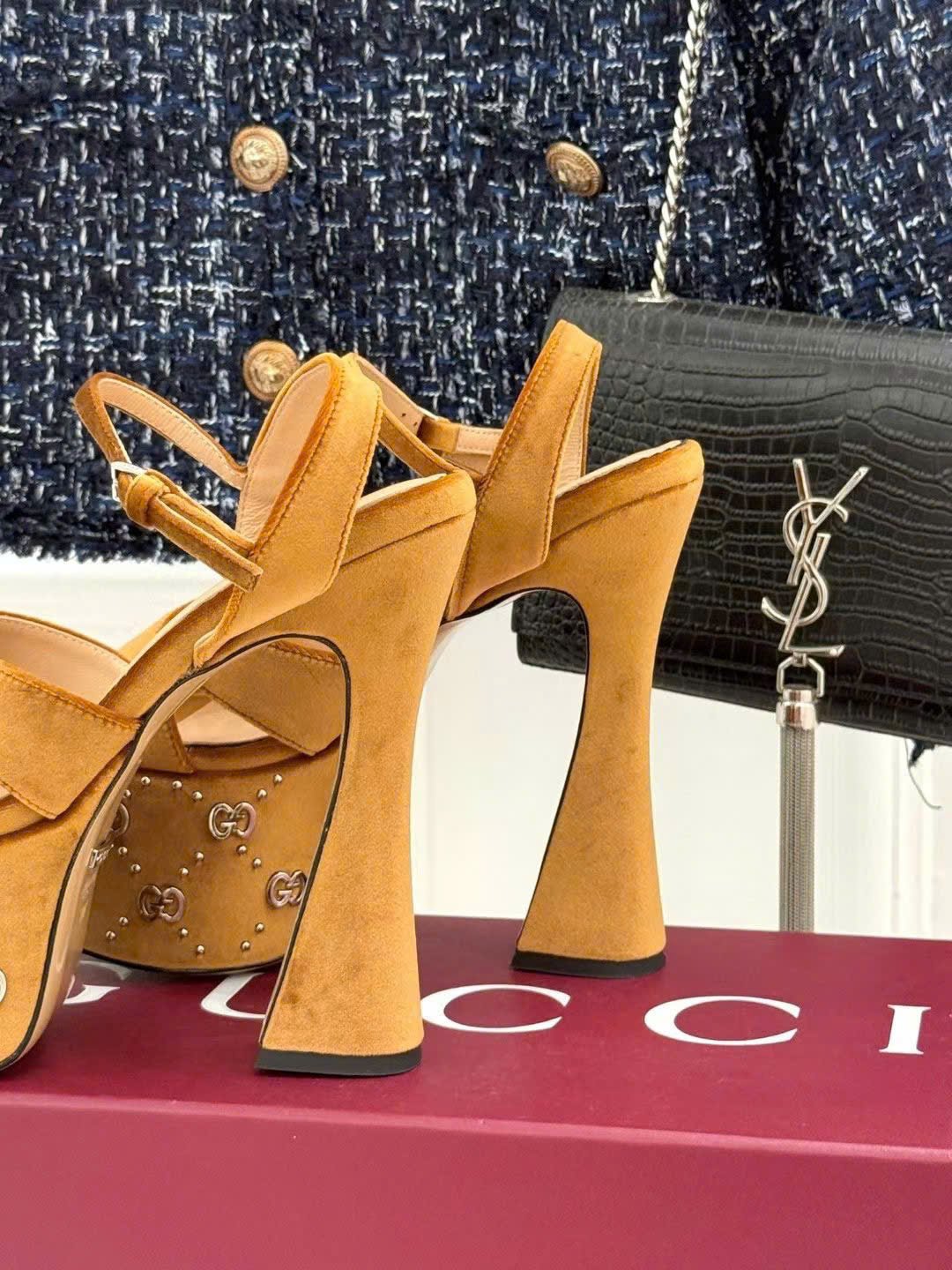 Gucci Sandal with Interlocking G Studs - Image 4