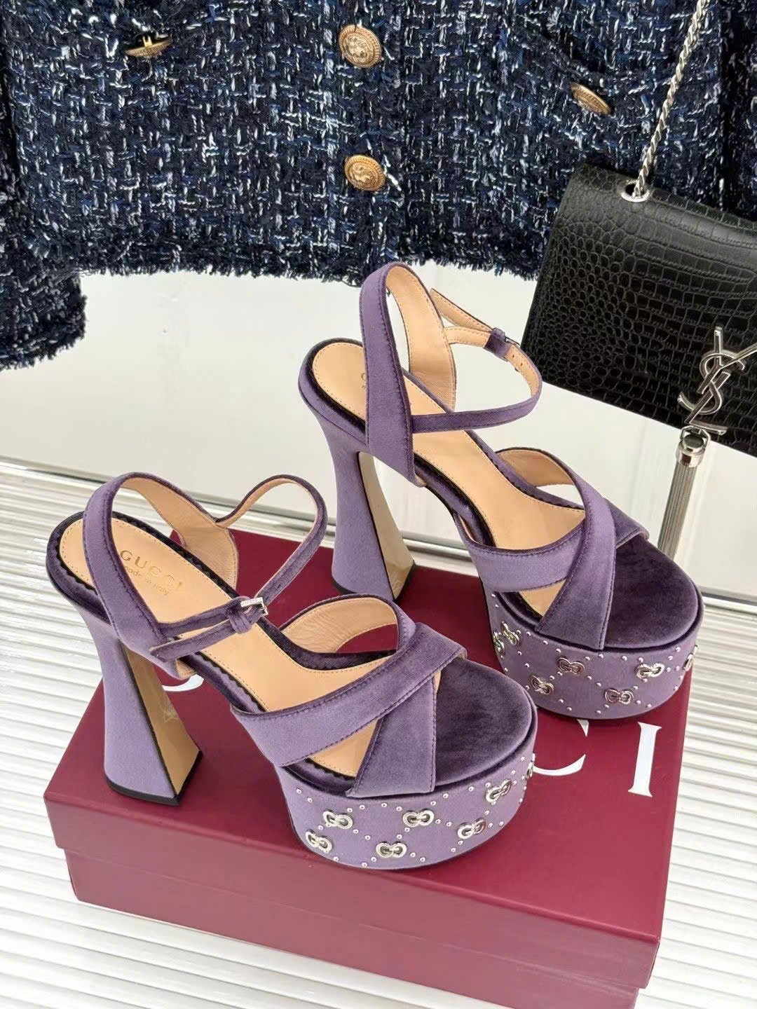 Gucci Sandal with Interlocking G Studs - Image 6