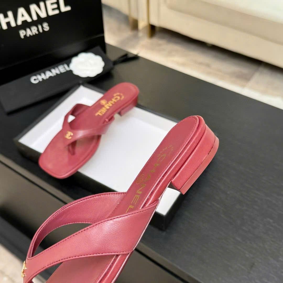 Chanel Coco Thong Flat Sandal - Image 2