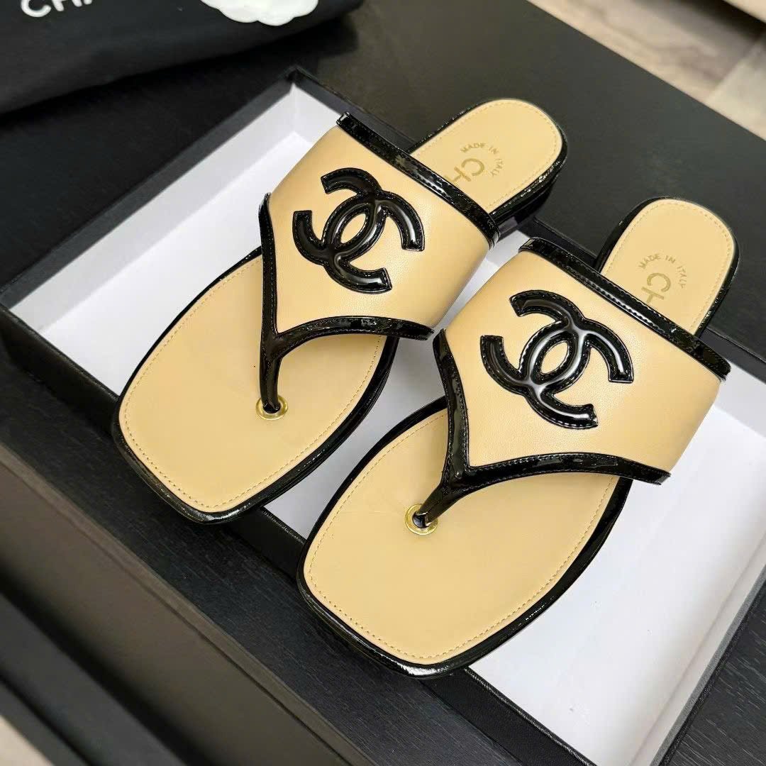 Chanel Coco Thong Flat Sandal - Image 2