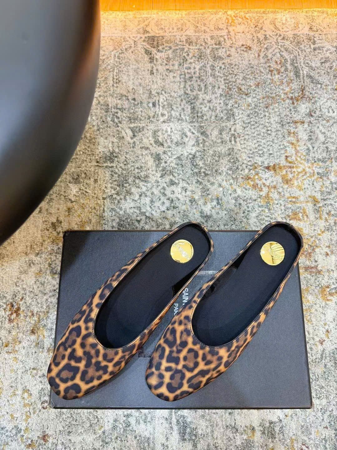 Saint Laurent Smooth Leather Mules - Image 5